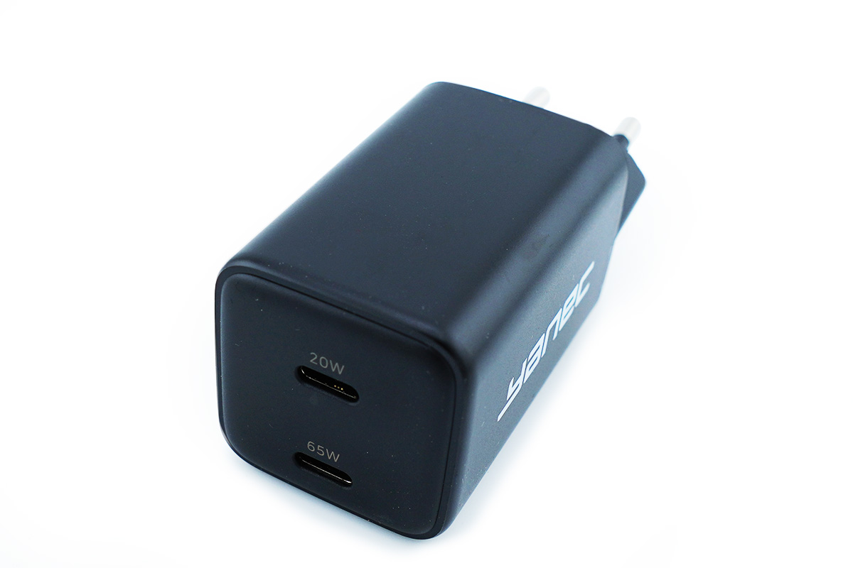 Yanec GaN Snellader USB-C 65W back